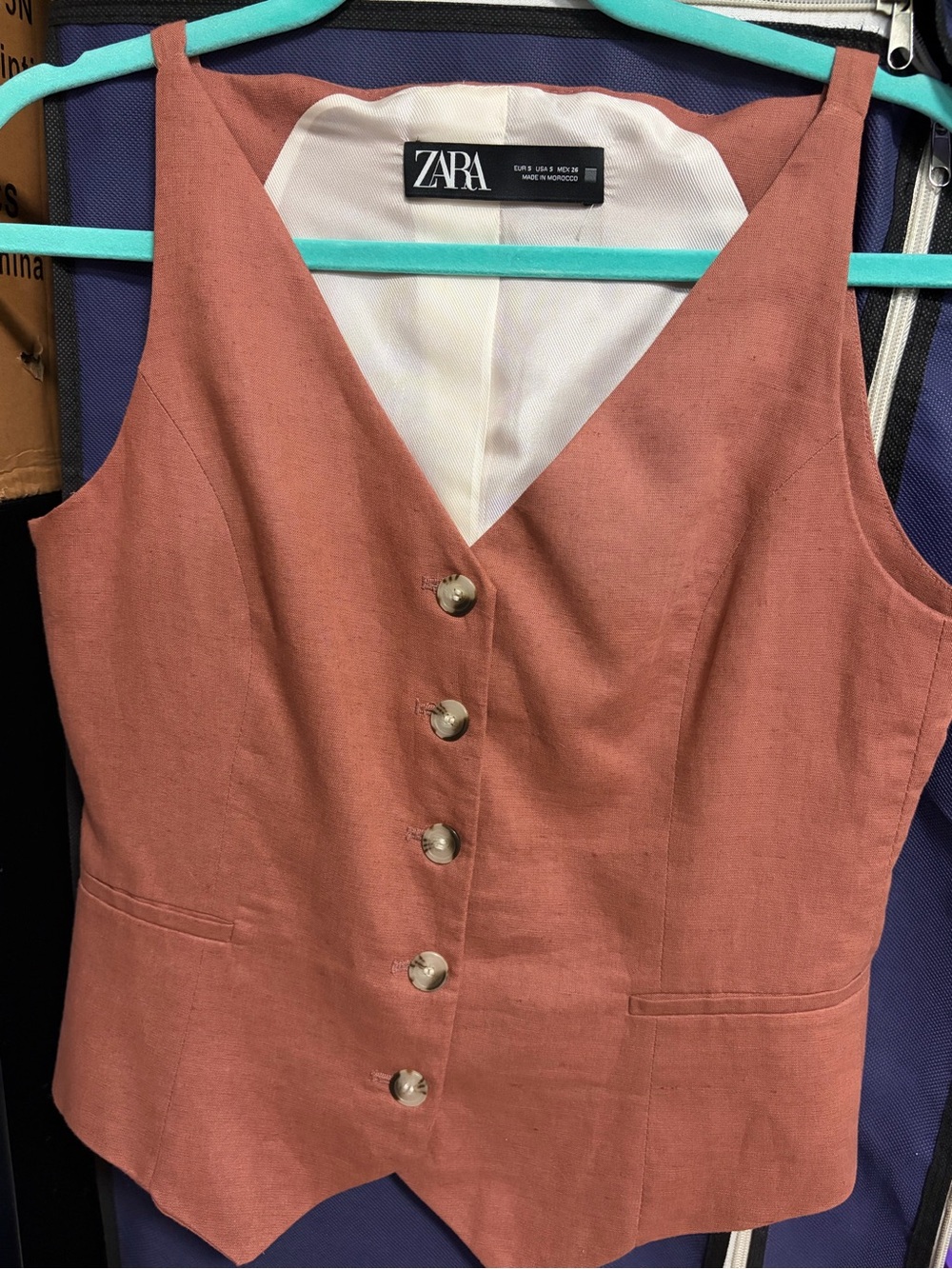 V-neck buttoned sleeveless dress/top